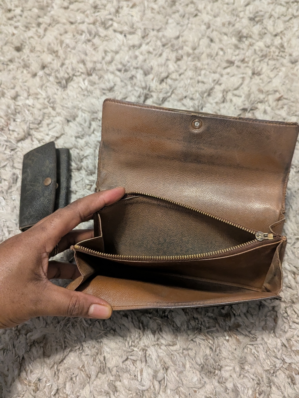 LV Monogrammed Set ( Heavily Damaged/Require Repair) Only $60 - Picture 4 of 11